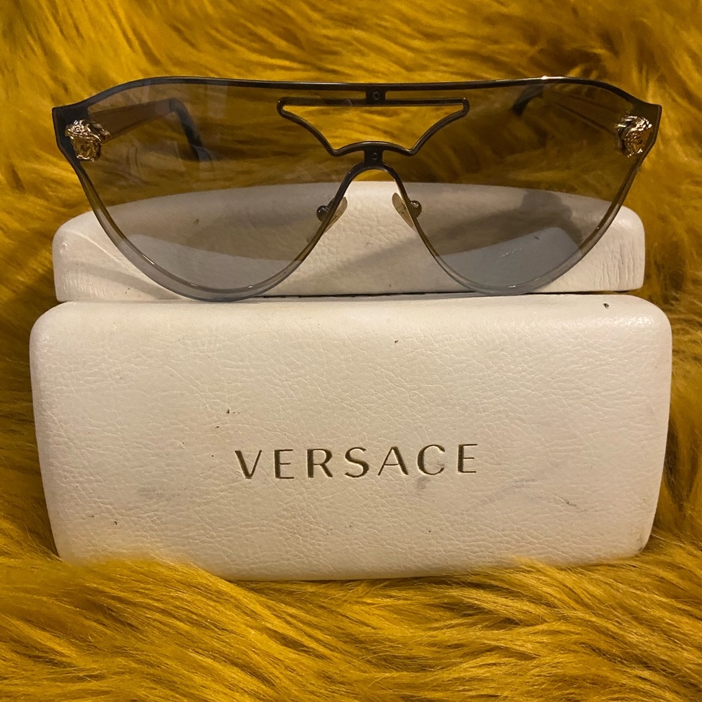 100%Authentic Used  Versace sunglasses (unisex)